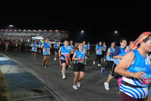 BIB: 153
                            <button type="button" onclick="openModal(22823972)" class="btn btn-primary btn-sm float-right btn-popup" data-toggle="modal" data-target=".modal-high-quality">
                        <i class="fas fa-shopping-cart"></i> Add to Cart
                    </button>
                                            <button type="button" onclick="isThisMe(22823972, true)" class="btn btn-success btn-sm float-right btn-popup btn-isme hidden" data-toggle="tooltip" data-placement="bottom" title="นี่คือรูปของคุณใช่ไหม คลิกที่นี่เพื่อเอาเข้าอัลบั้ม">
                        <i class="fas fa-plus"></i> Add to album
                    </button>
                    <button type="button" onclick="isThisMe(22823972, false)" class="btn btn-warning btn-sm float-right btn-popup btn-isnotme hidden">
                        <i class="fas fa-ban"></i> Remove from album
                    </button>